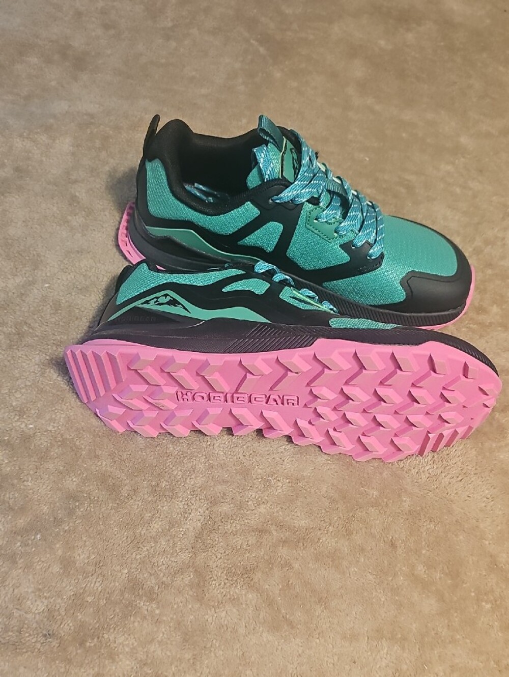 Trail Sneaker - Picture 2 of 3